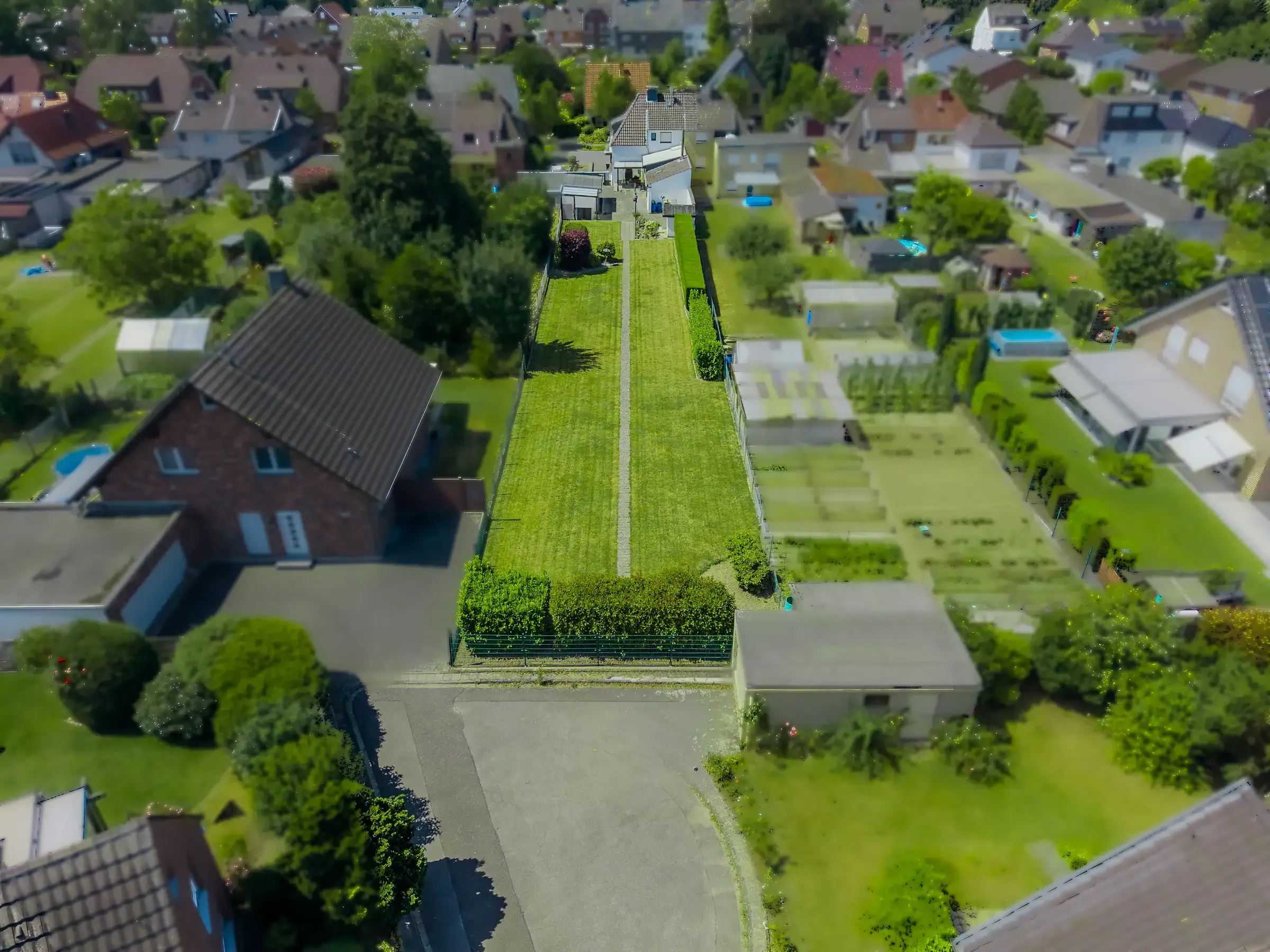 Blick vom Wendehammer über das Grundstück Richtung Süden