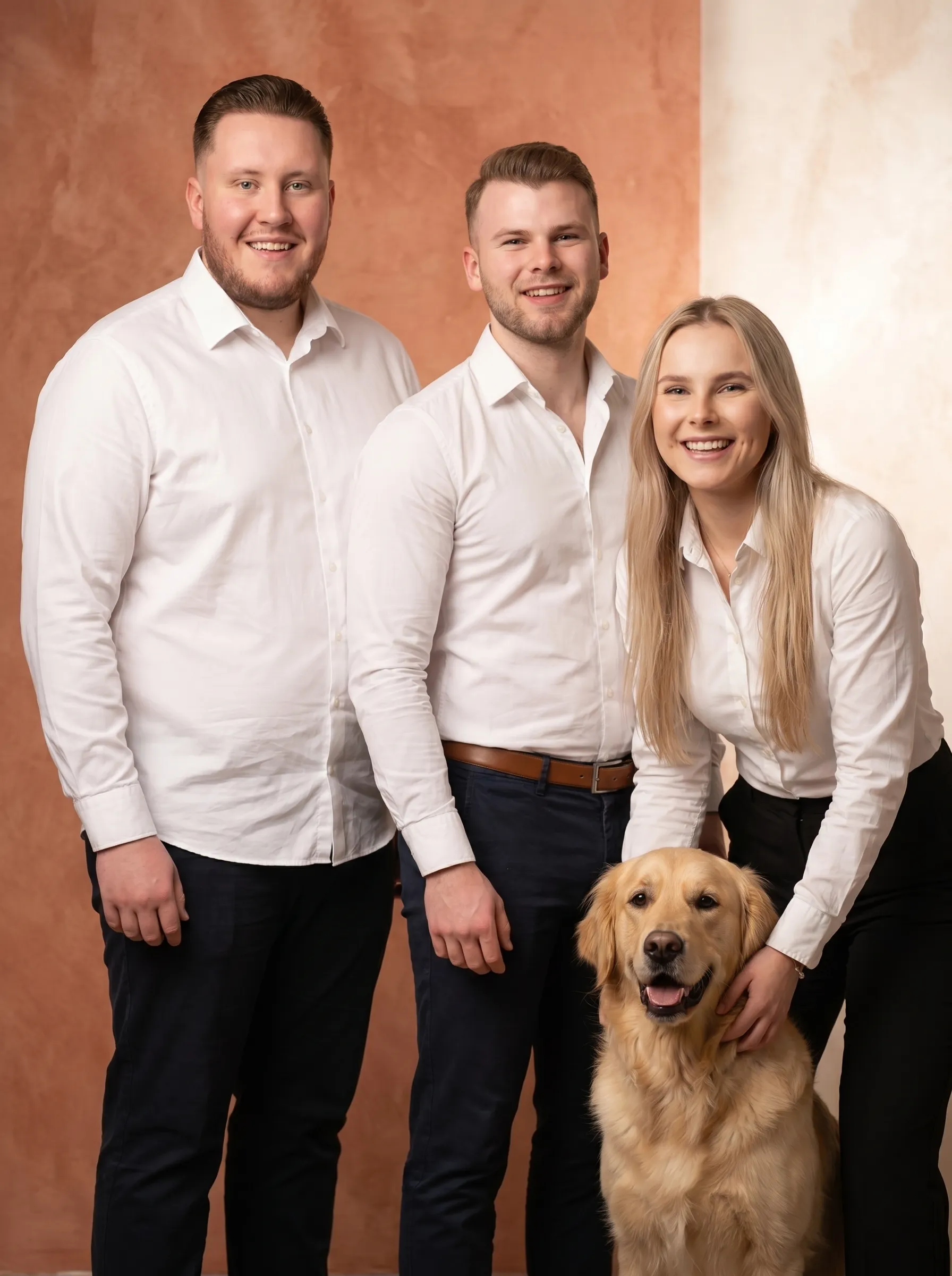 Das Team von Hörchens & Cohnen Immobilien gemeinsam vor der Maklerei